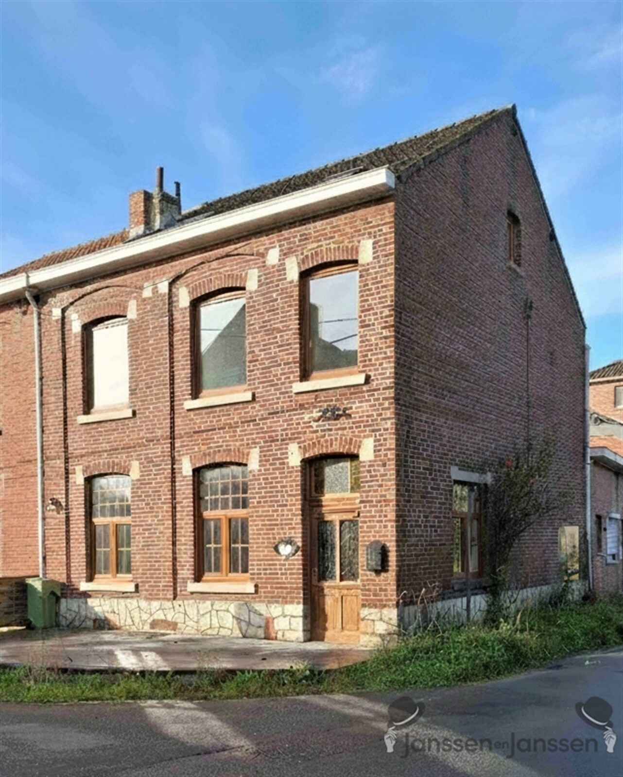 voorgevel zonder elektr kabels.png