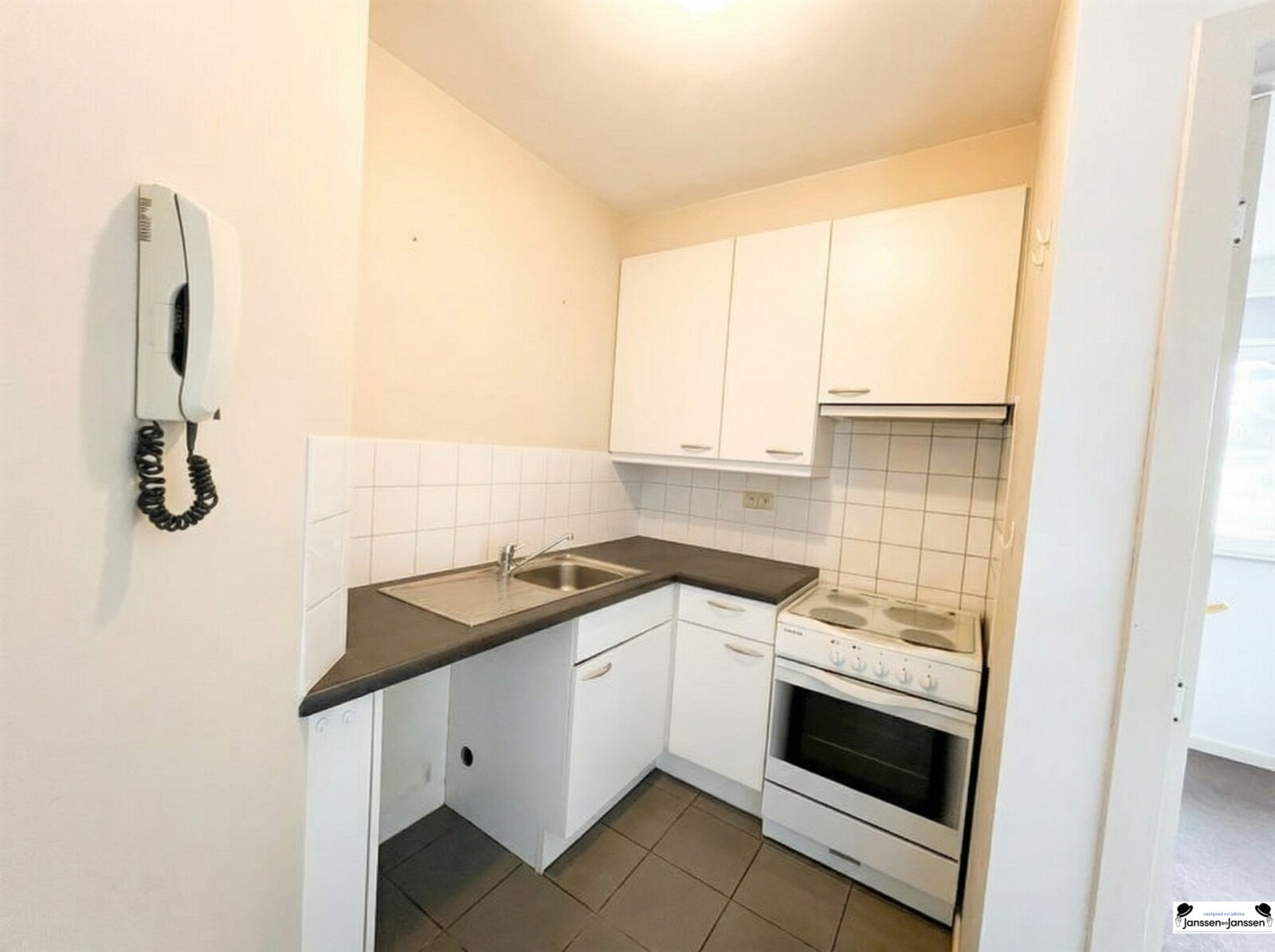 compacte-keuken-met-intercom