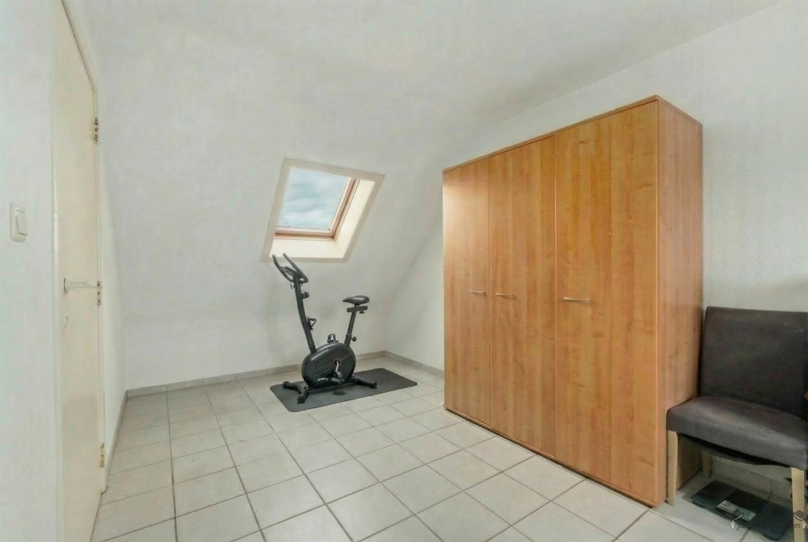 attic-bedroom-with-storage