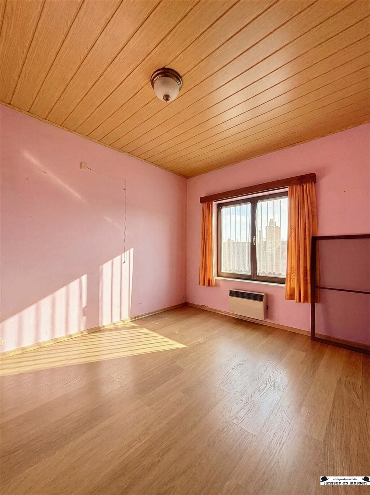lege-roze-kamer