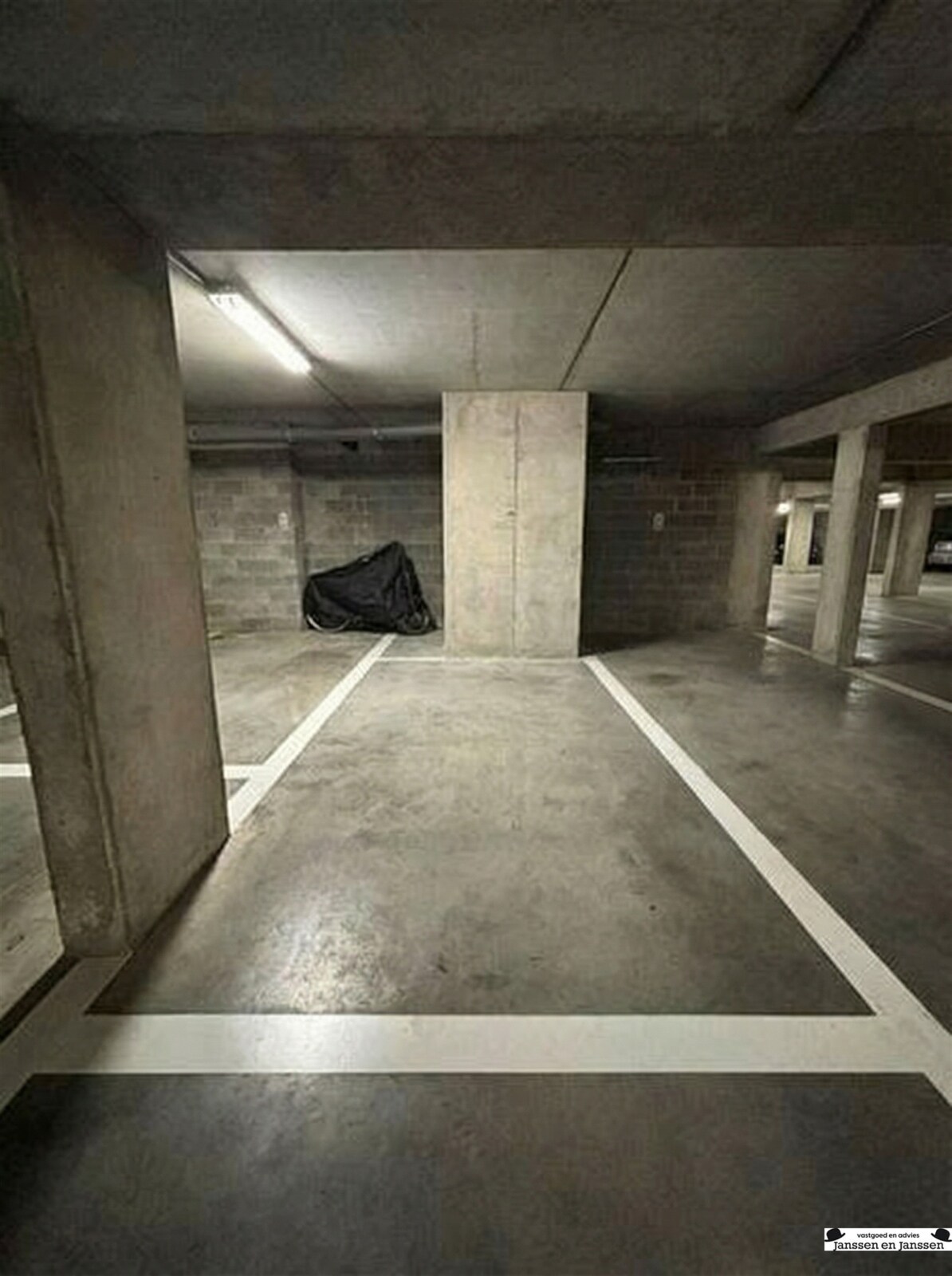 underground-concrete-parking-garage