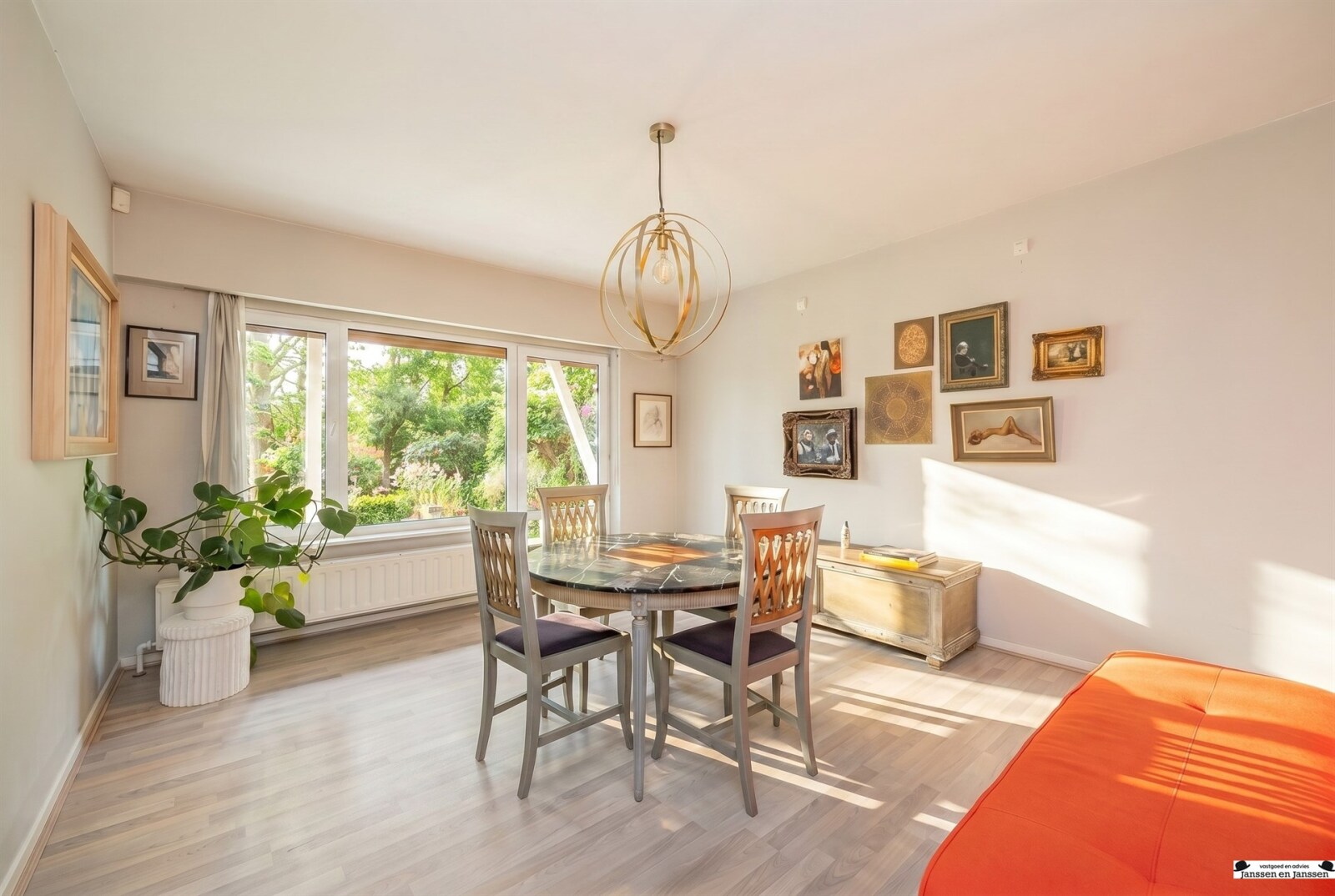 bright-dining-room-interior
