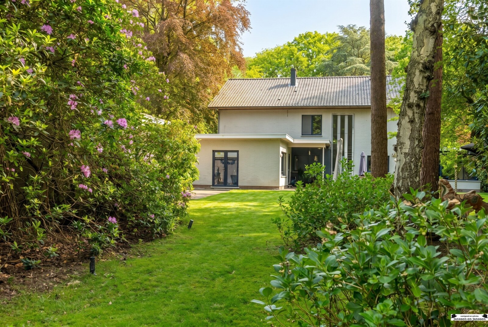 secluded-family-home-with-garden