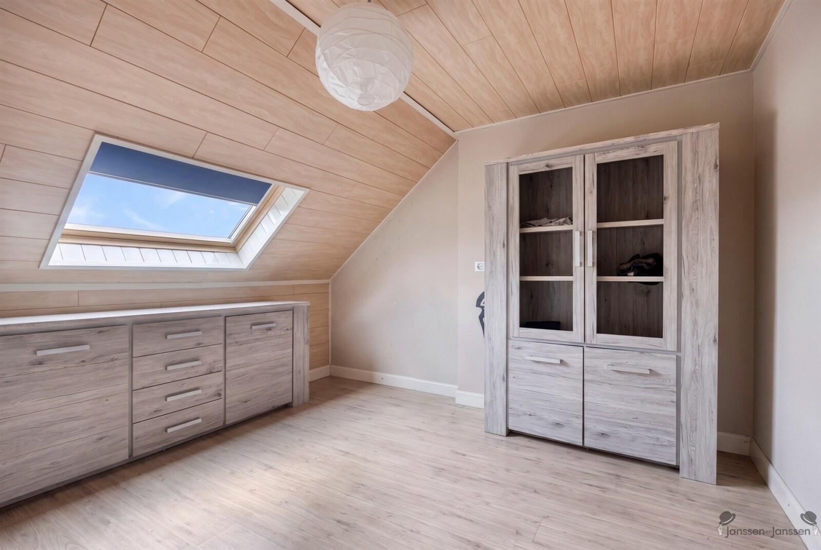 slaapkamer boven achter