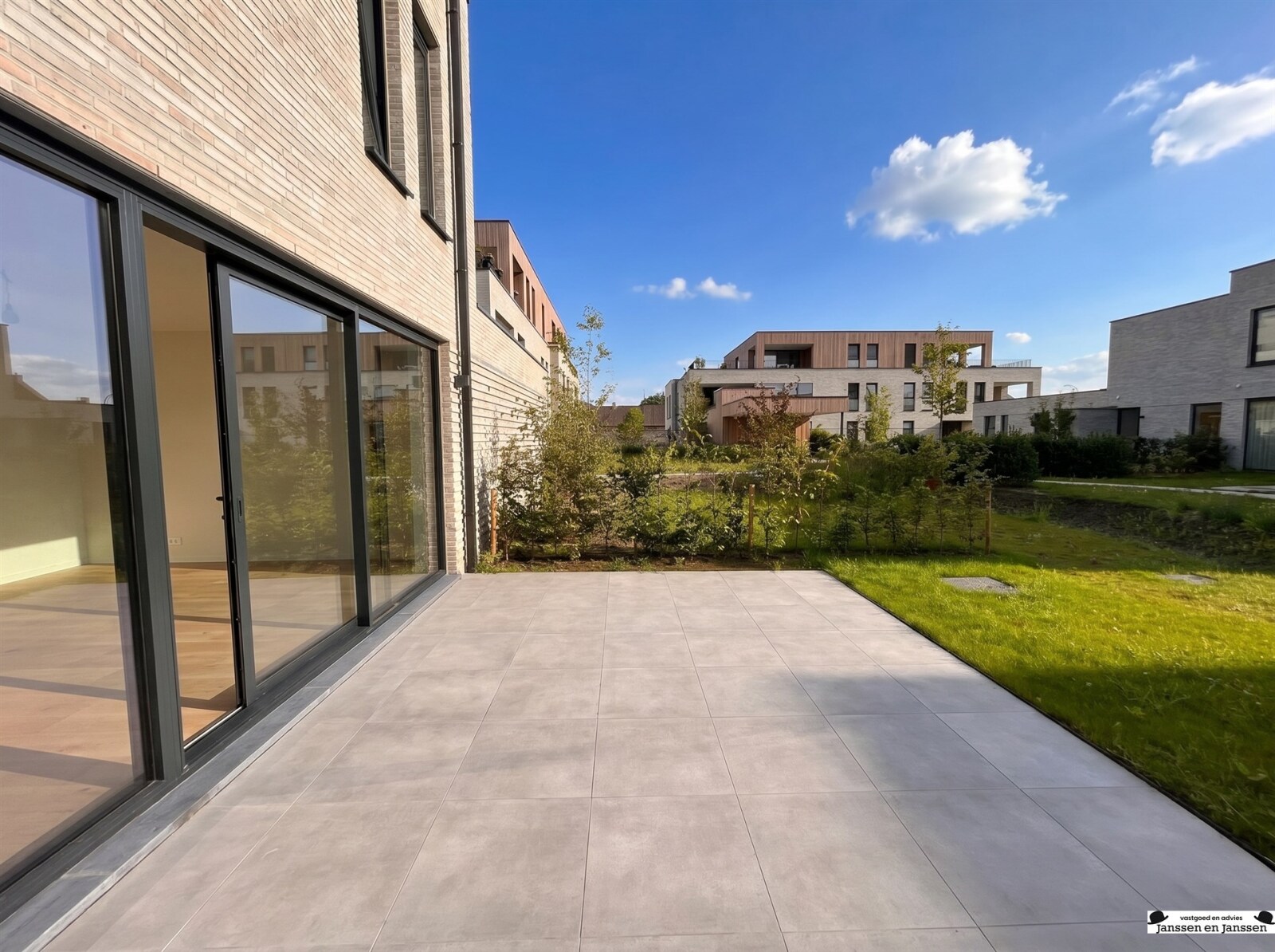 modern-garden-terrace-view
