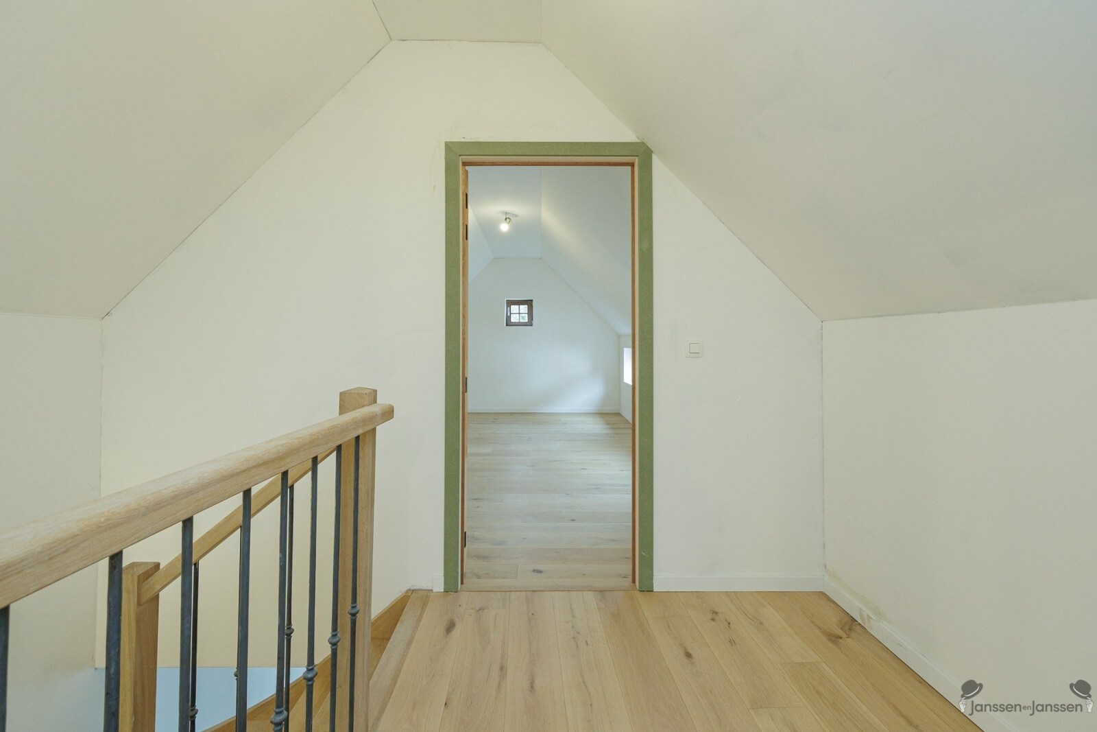 Mezzanine 