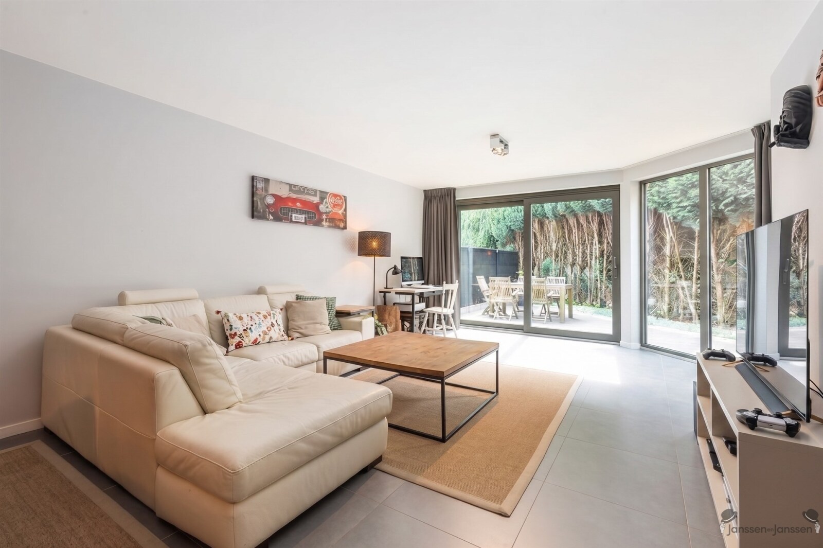 bright-modern-living-room-with-garden-view
