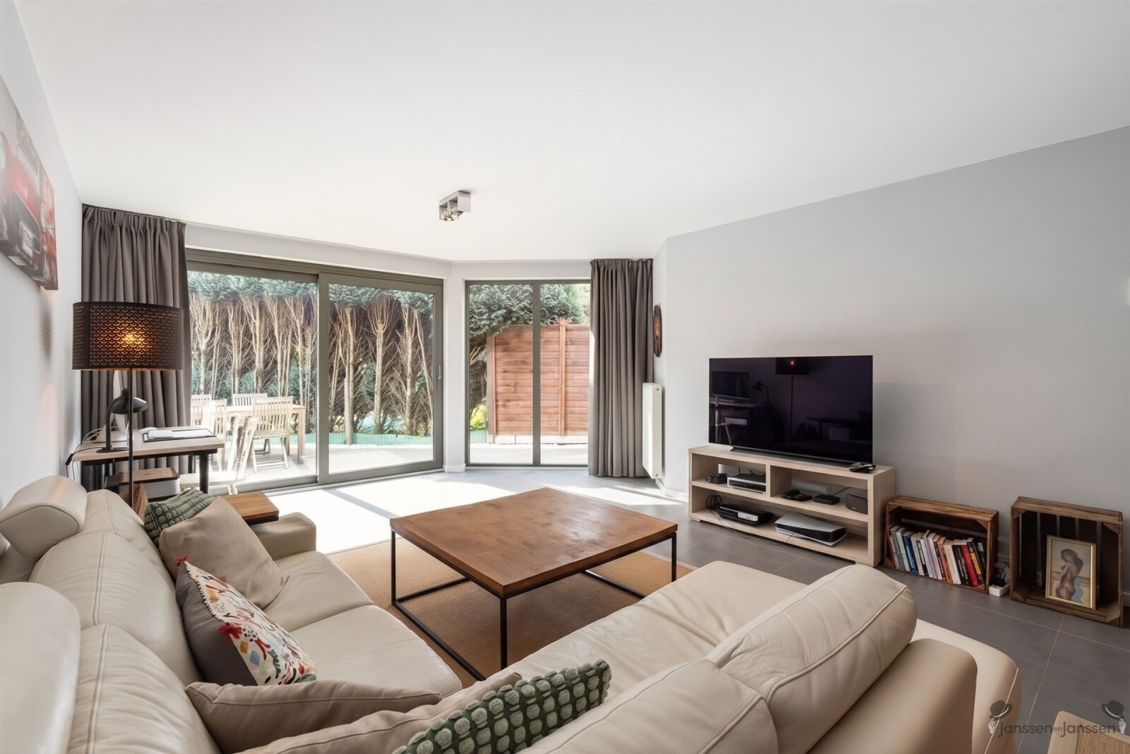 cozy-modern-living-room