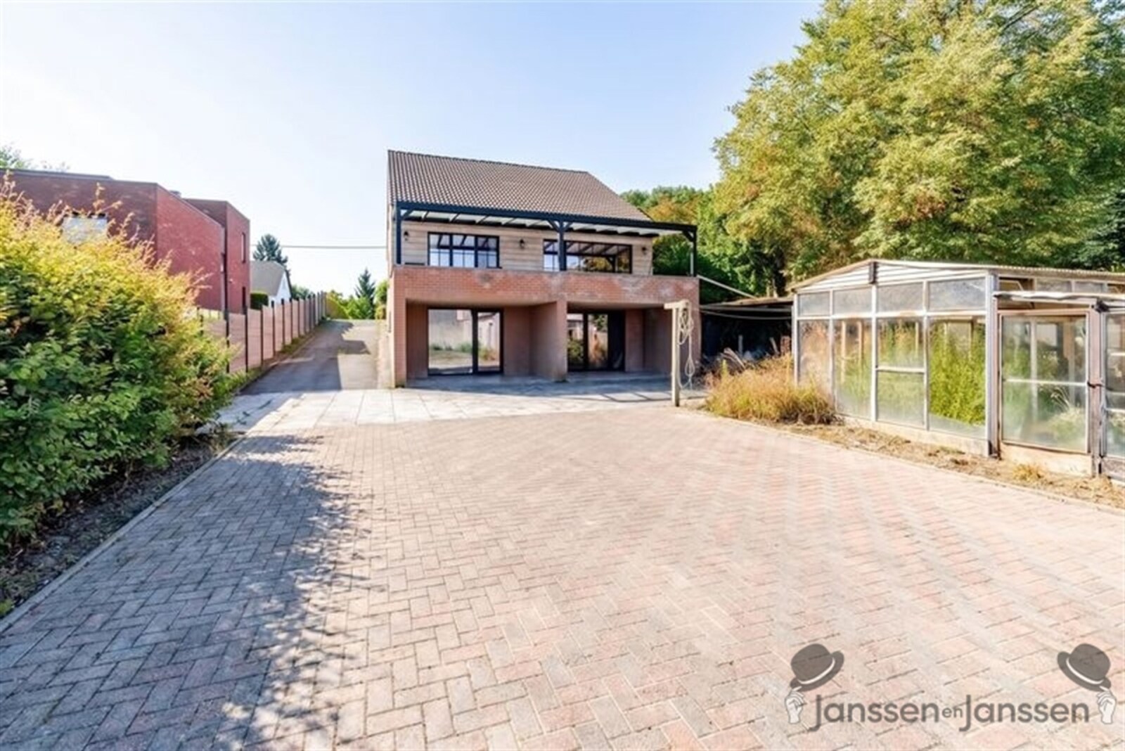 detached-family-home-with-garden