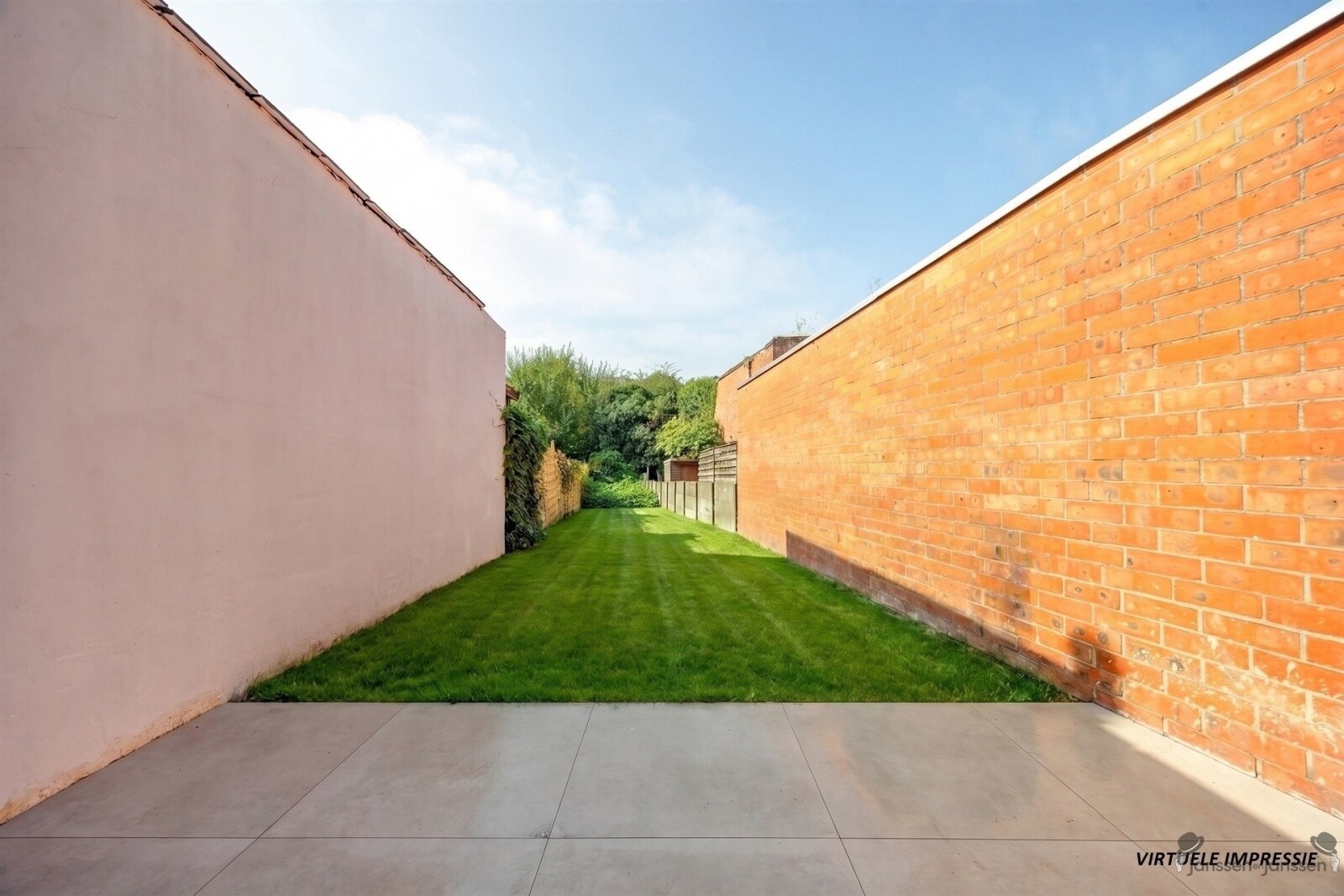 narrow-garden-alleyway