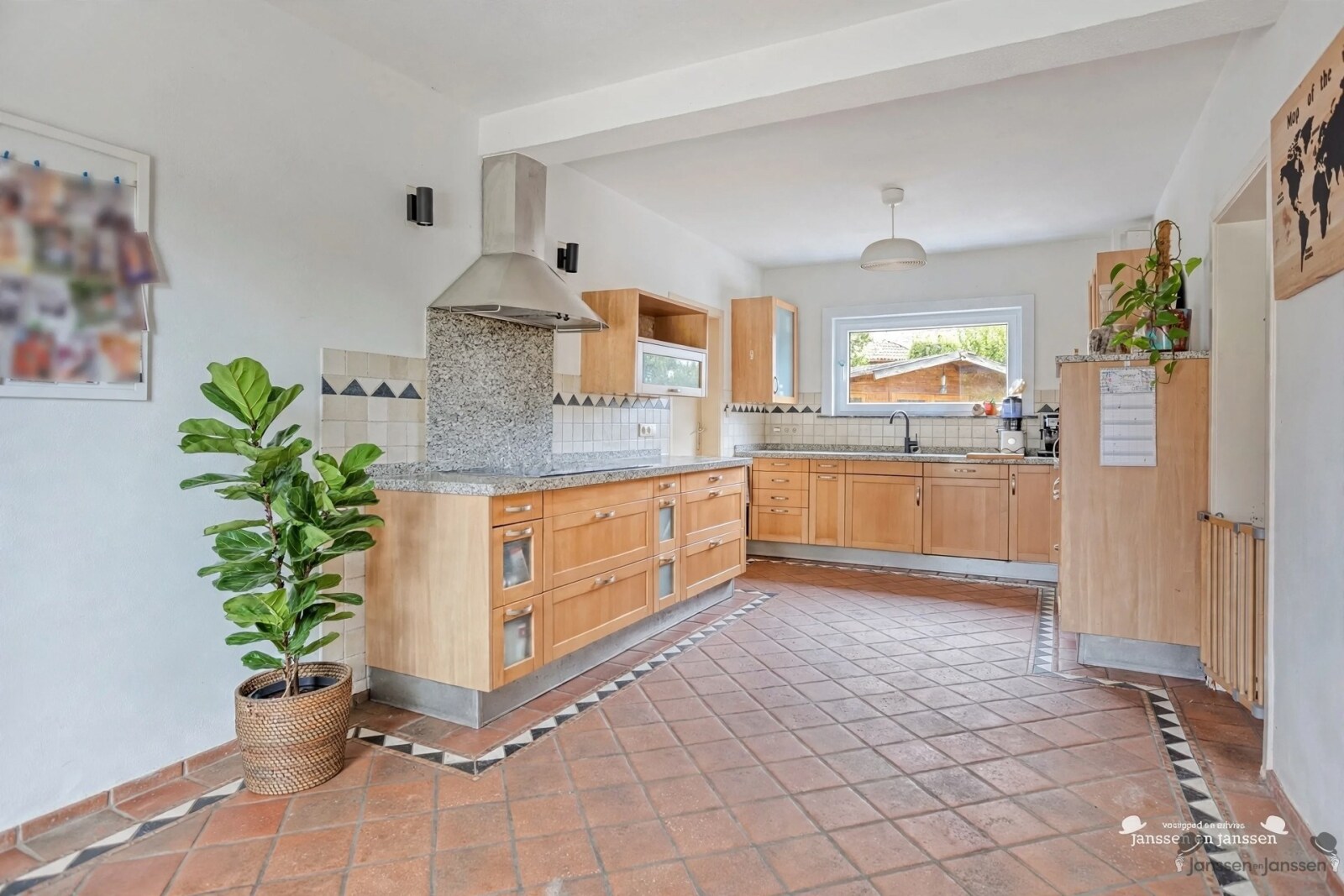 spacious-wooden-kitchen-with-tiled-floor