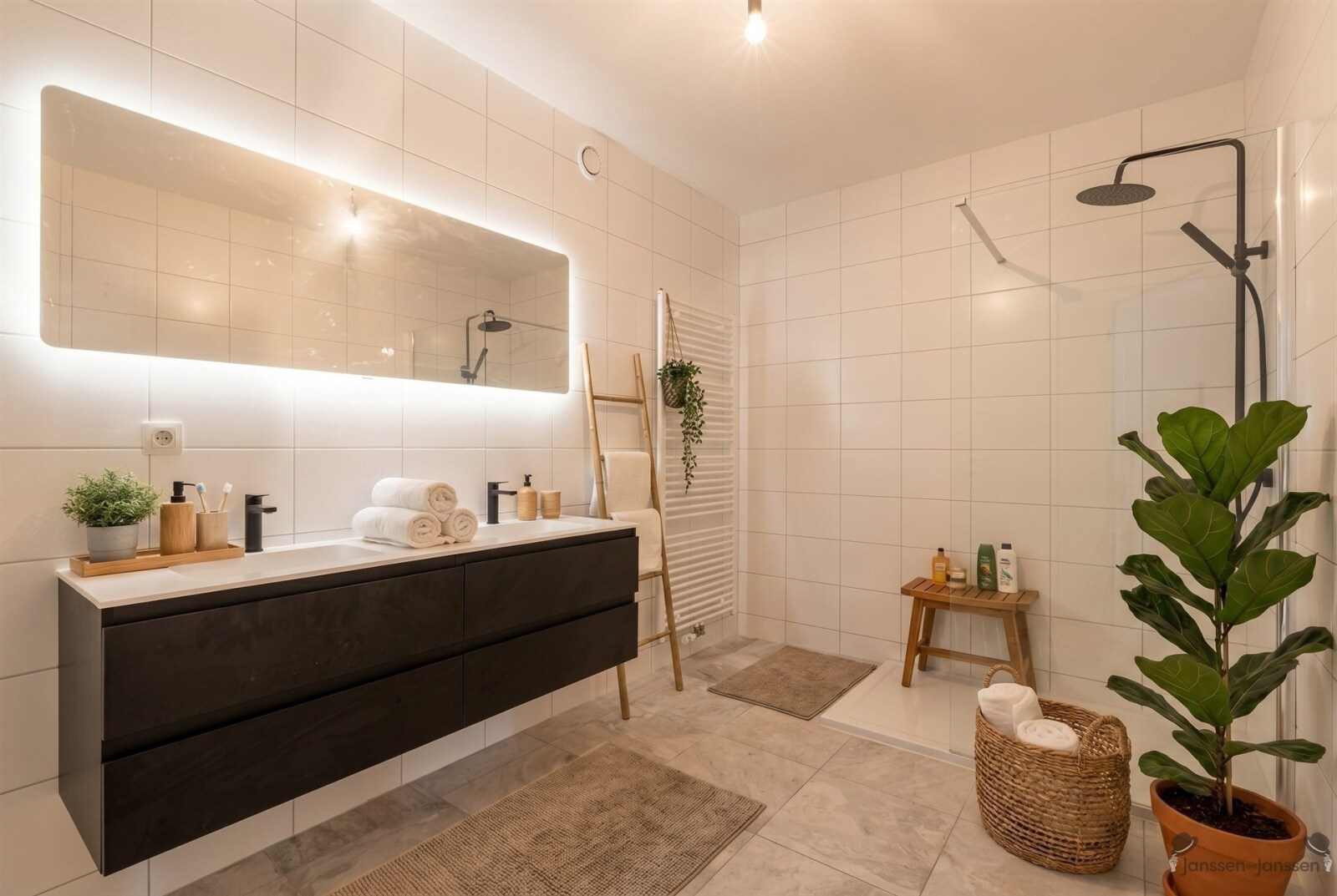 modern-minimalist-bathroom-interieur