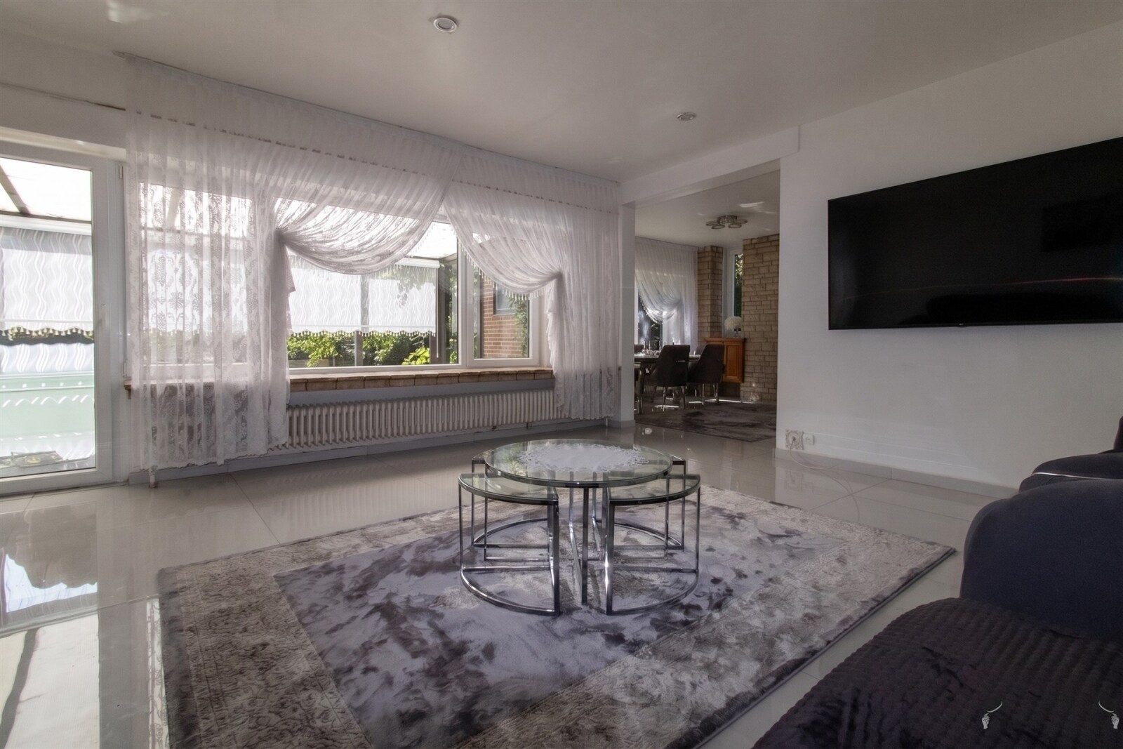 spacious-living-room-interior