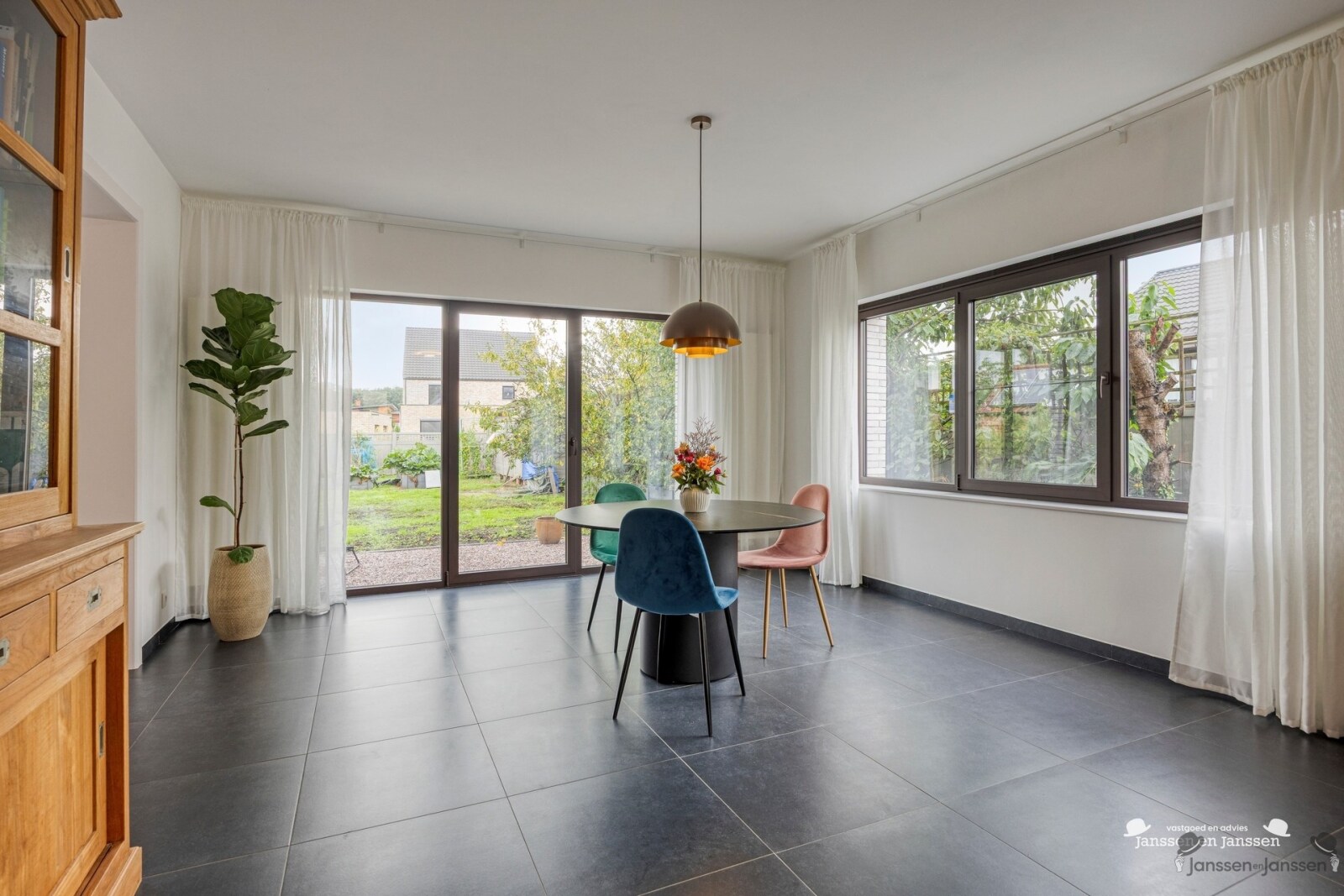 Bremstraat2B3945TessenderloHamBE-10_logo_highres.jpg