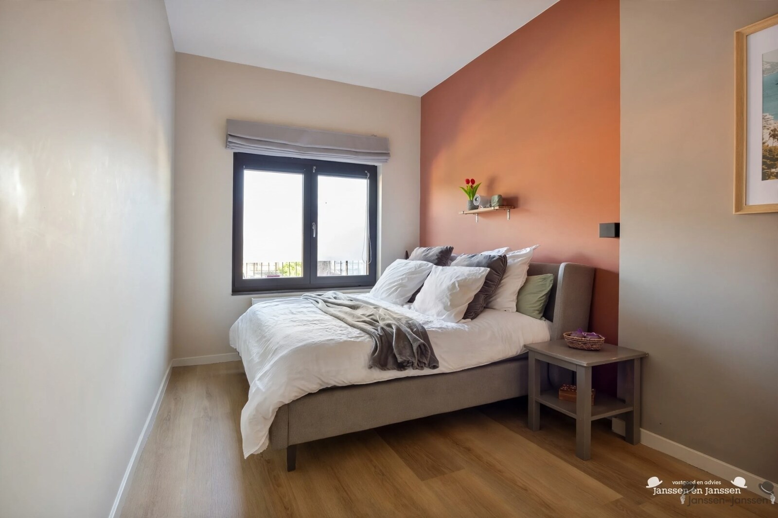cozy-bedroom-with-terracotta-wall