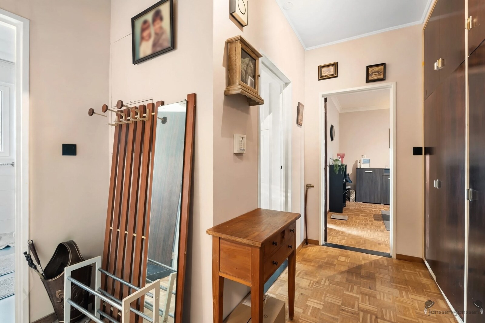 classic-hallway-interior