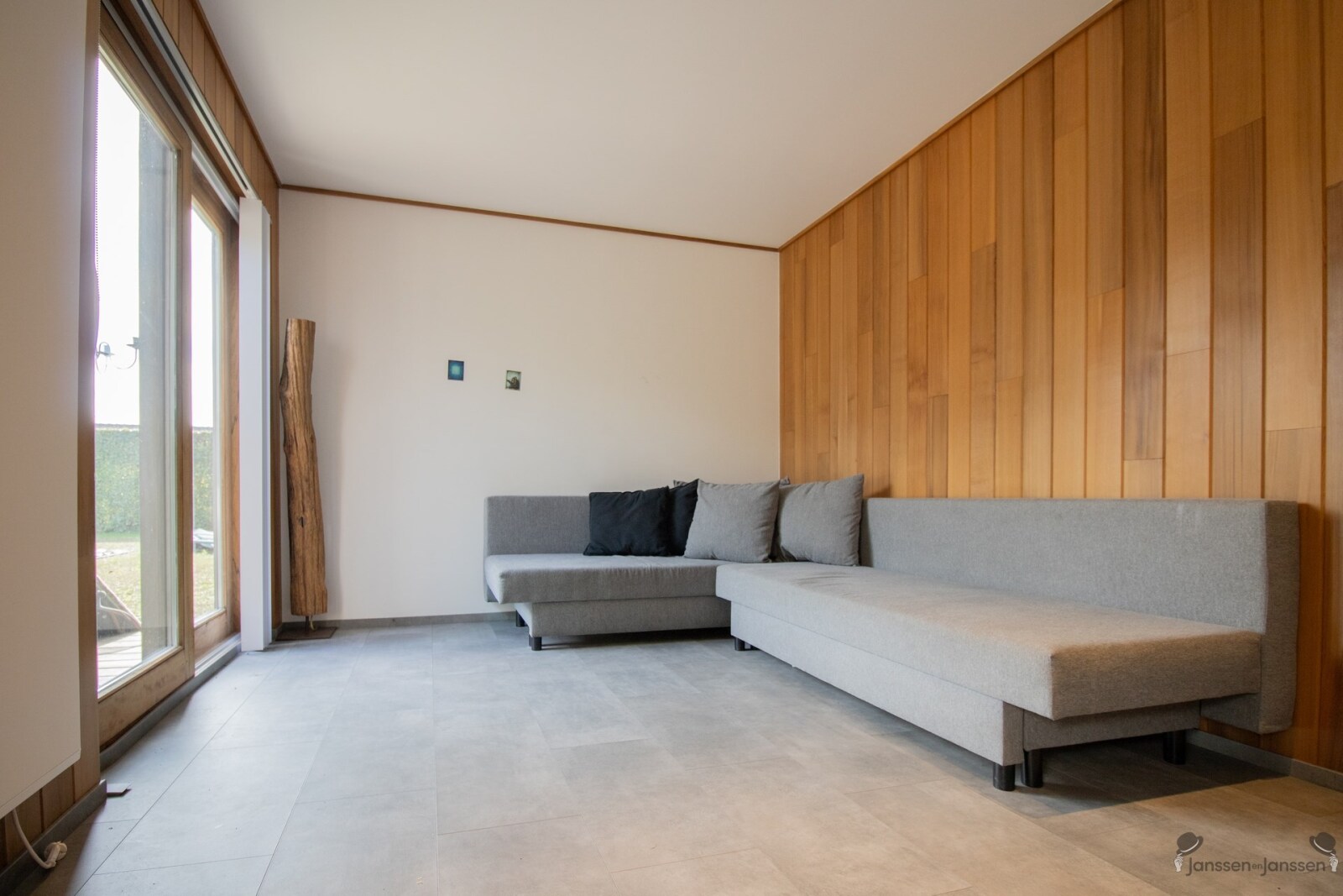 Slaapkamer poolhouse.jpg