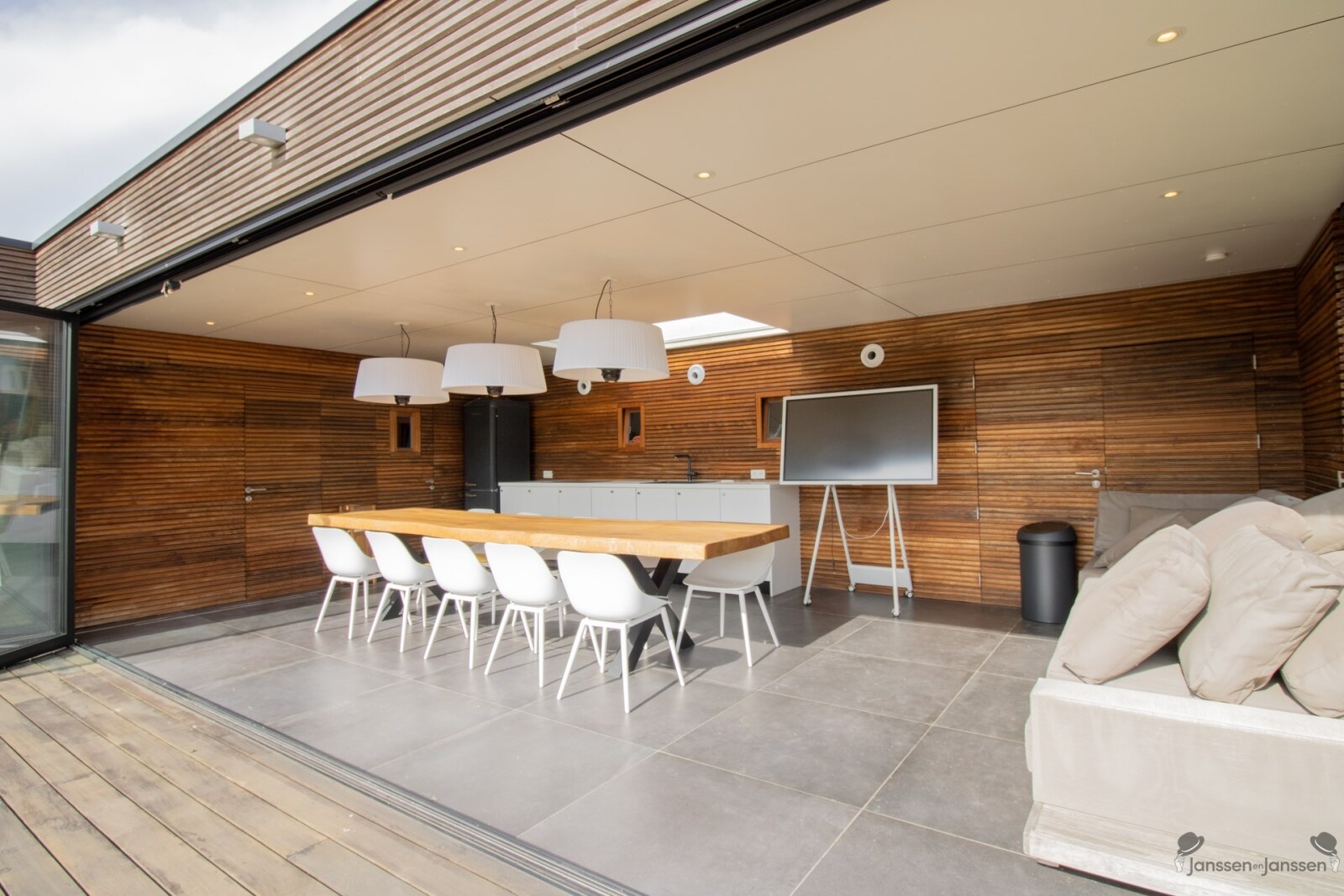 Woonkamer poolhouse.jpg