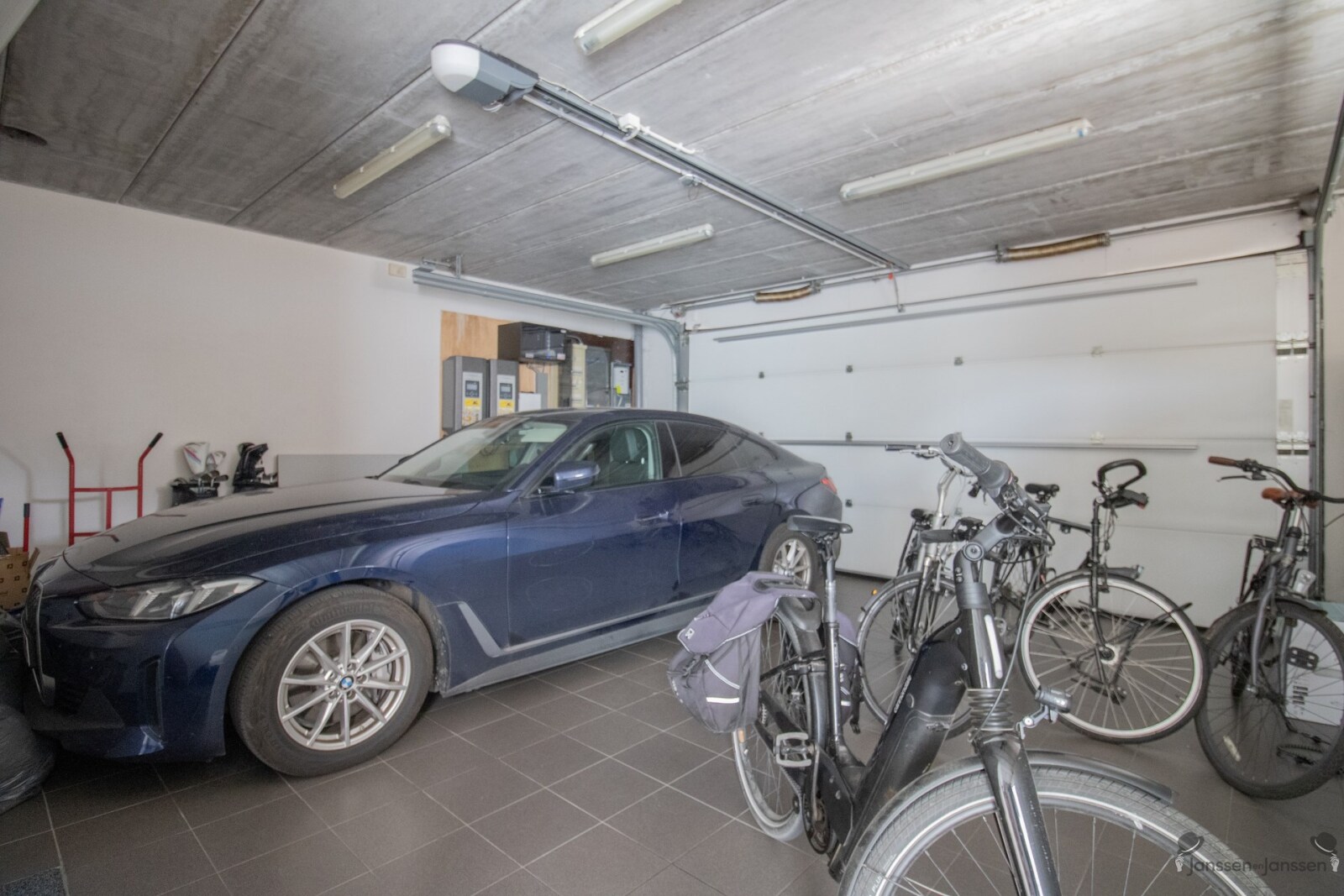 Garage.jpg